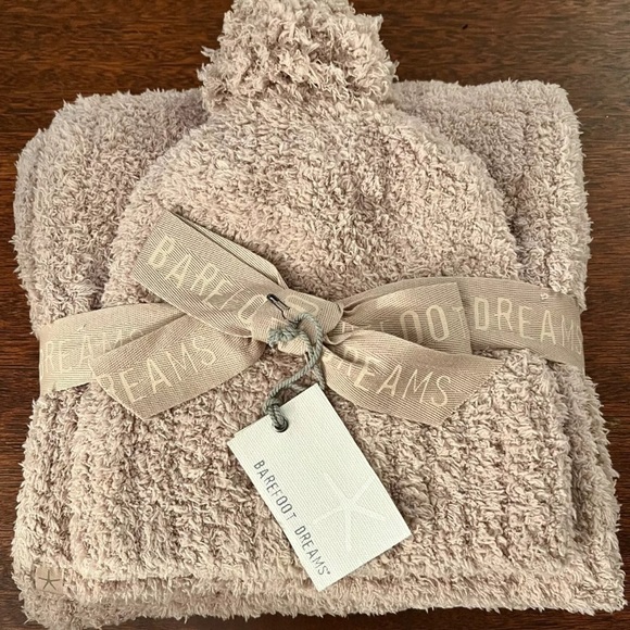 NWT BAREFOOT DREAMS CozyChic Pom-Pom Beanie Hat & Scarf Set - Tan - Picture 1 of 6